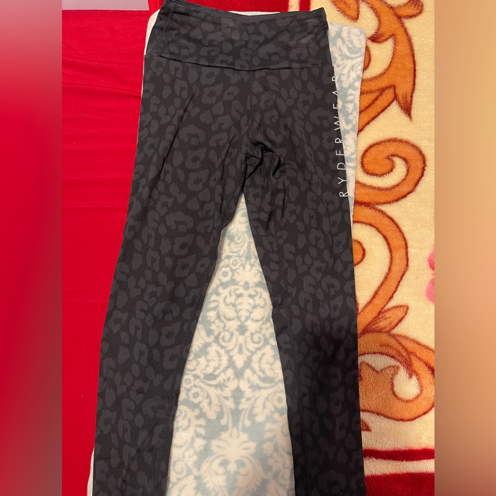 Ryderwear scrunch butt leggings cheetah print